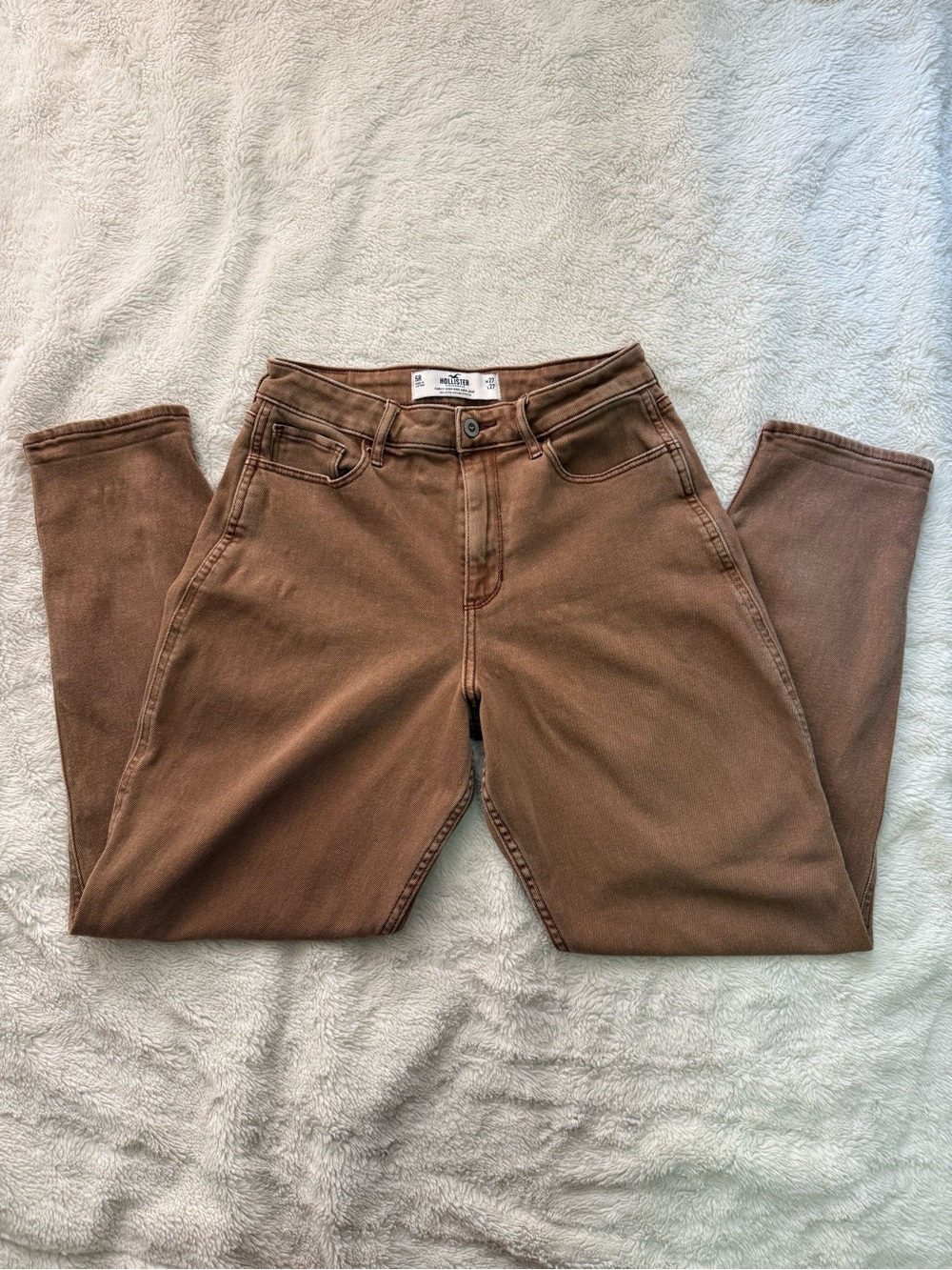 Hollister High-Rise Straight Jeans in Rust Brown